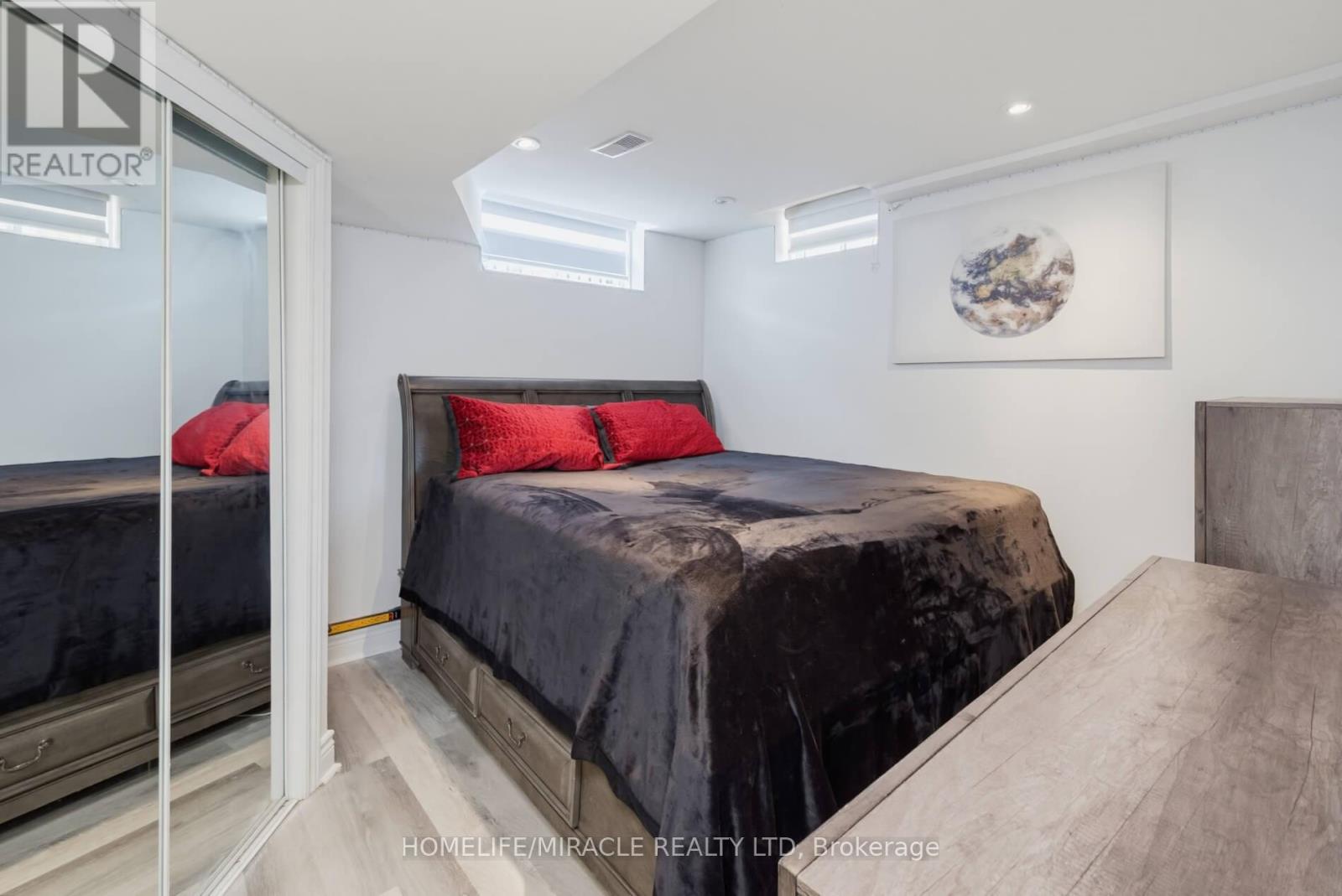 7350 GLAMORGAN WAY - 40