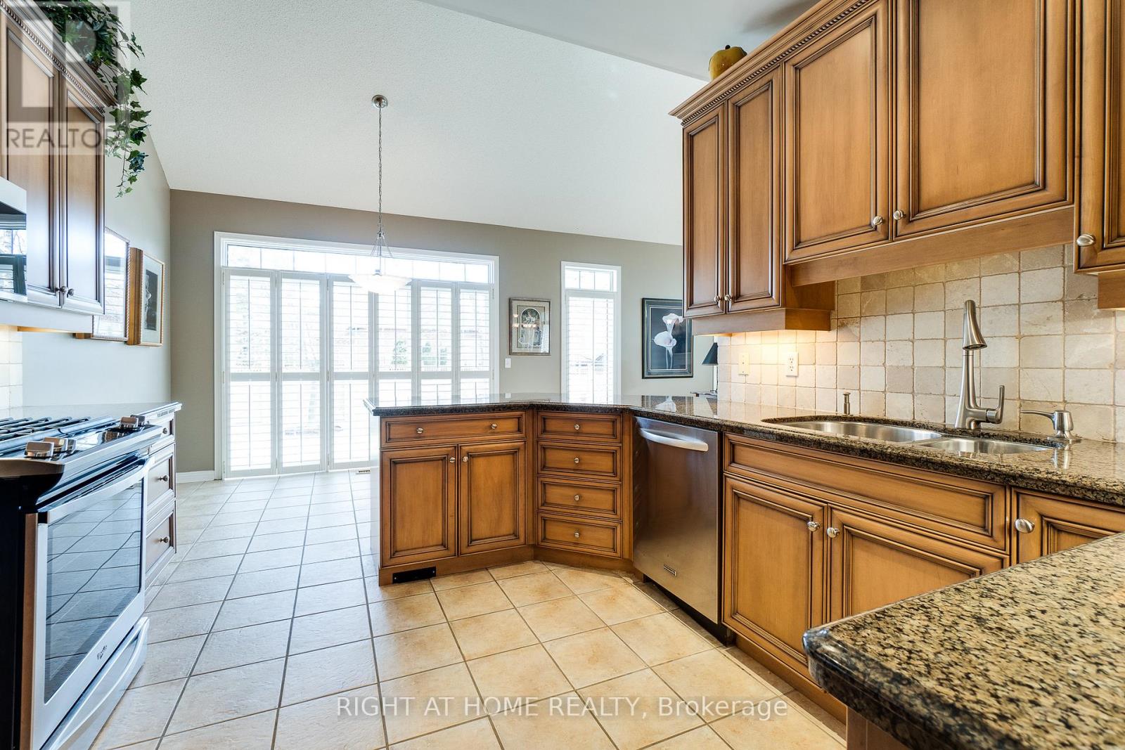 #15 4280 TAYWOOD DRIVE - 12