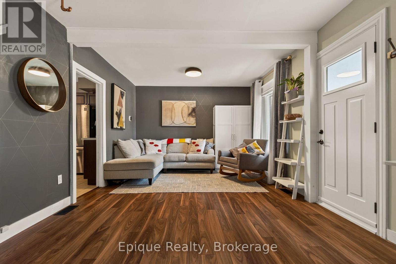 93 GRAHAM AVENUE S - Image 5