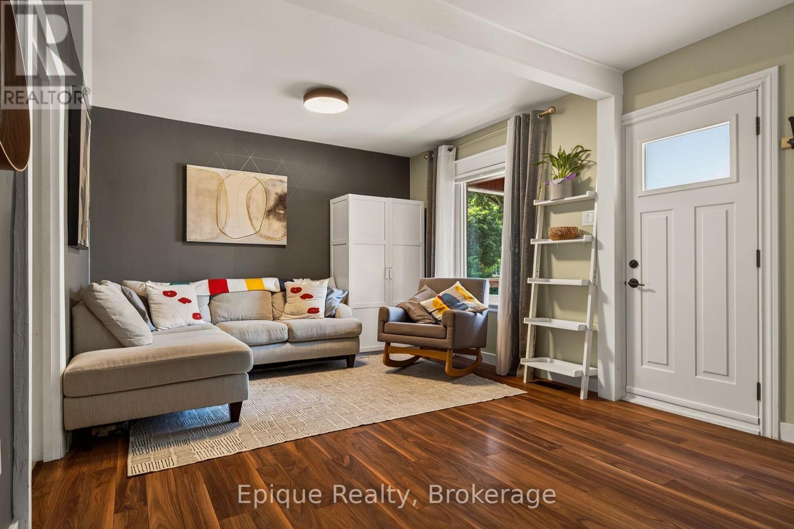 93 GRAHAM AVENUE S - Image 6
