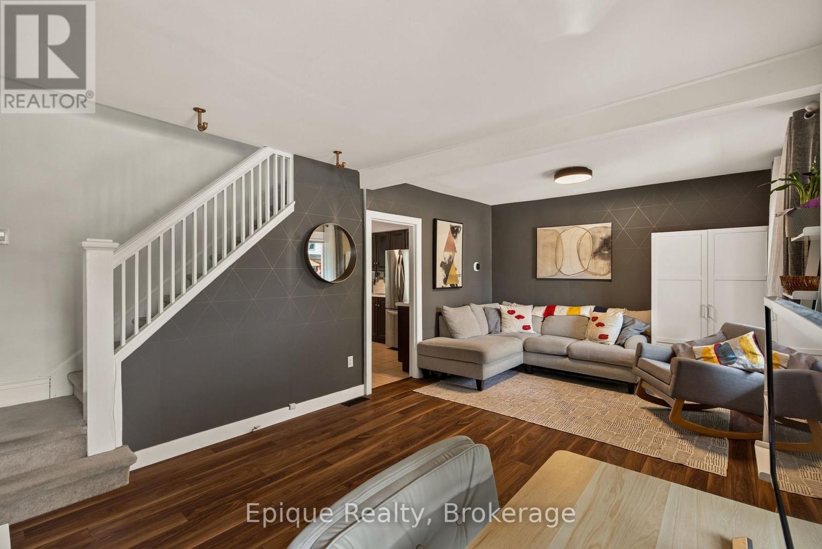 93 GRAHAM AVENUE S - Image 8