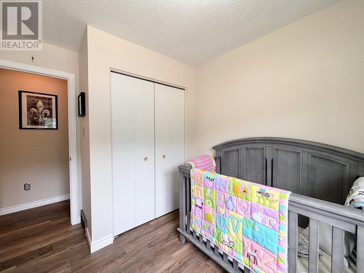 16 Matachewan RD - 18
