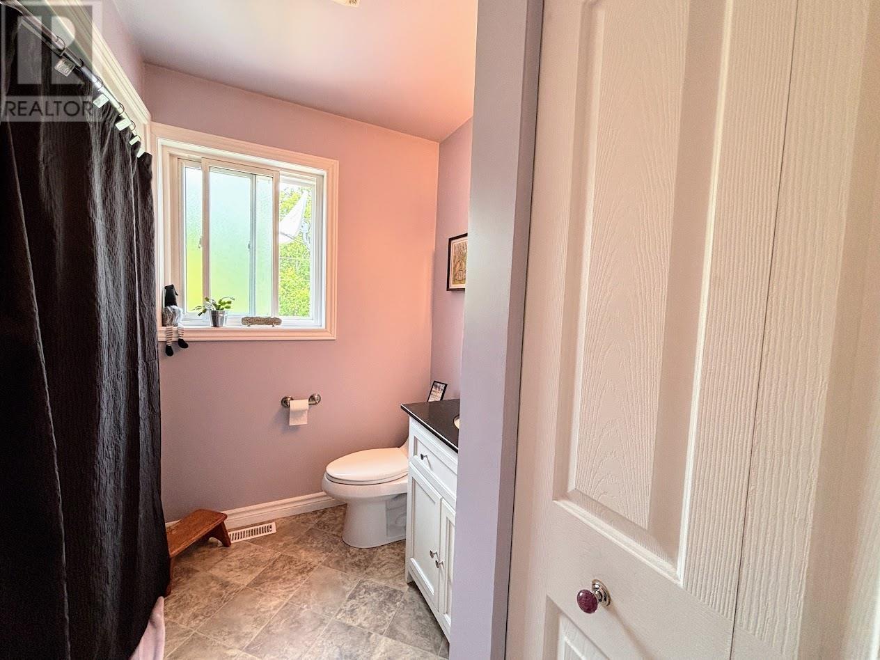 16 Matachewan RD - 20