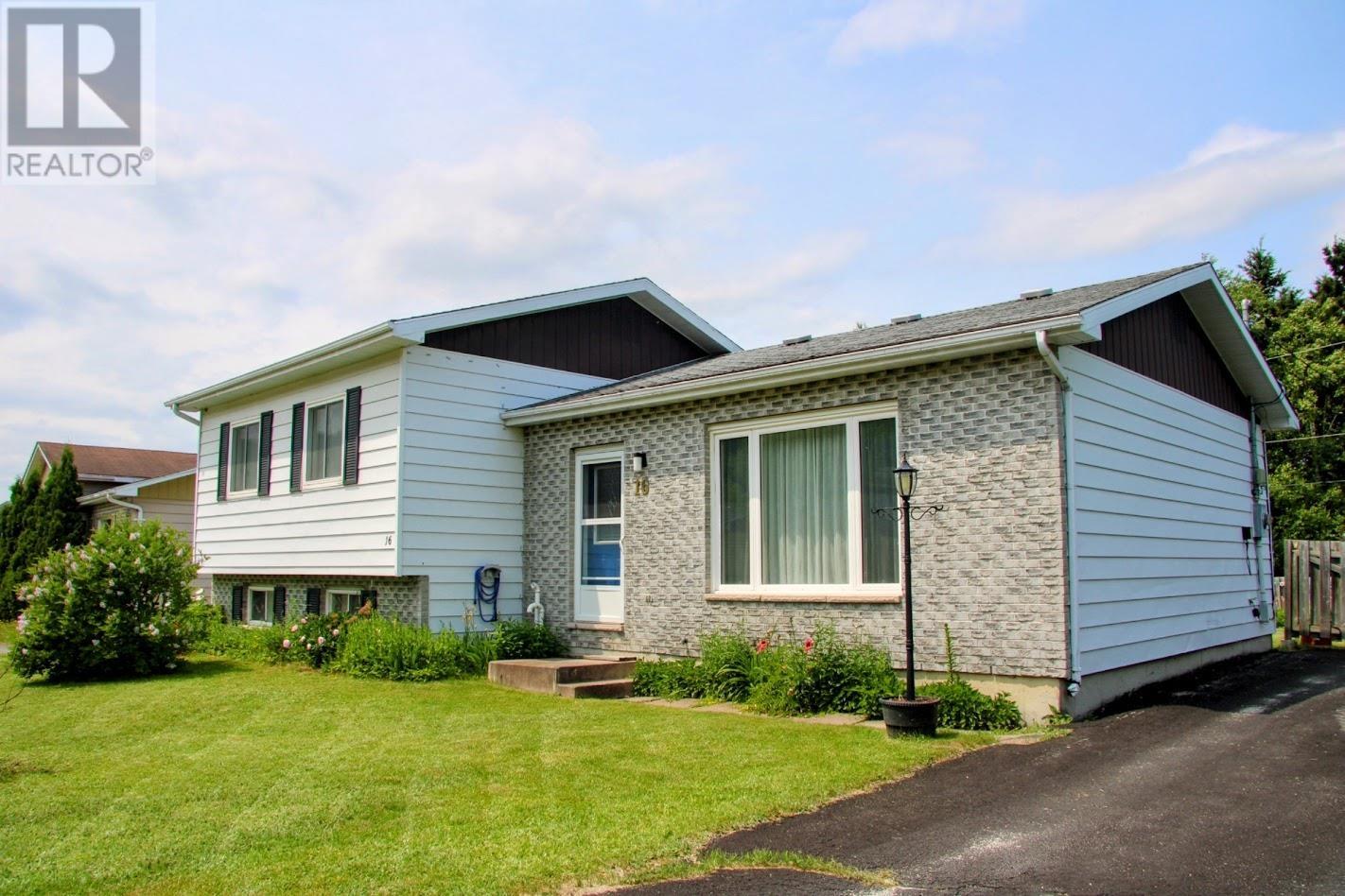 16 Matachewan RD - 39