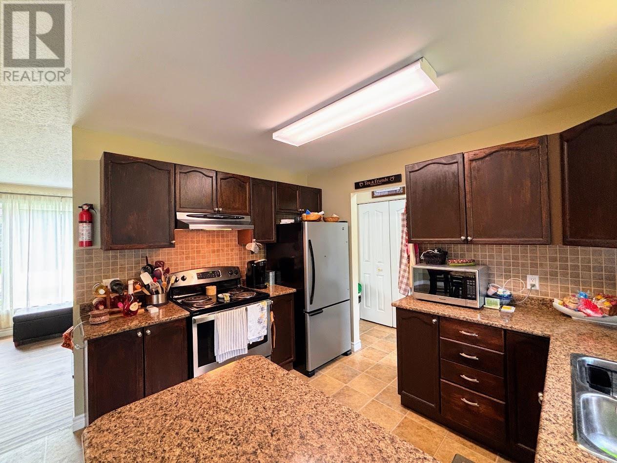 16 Matachewan RD - 10