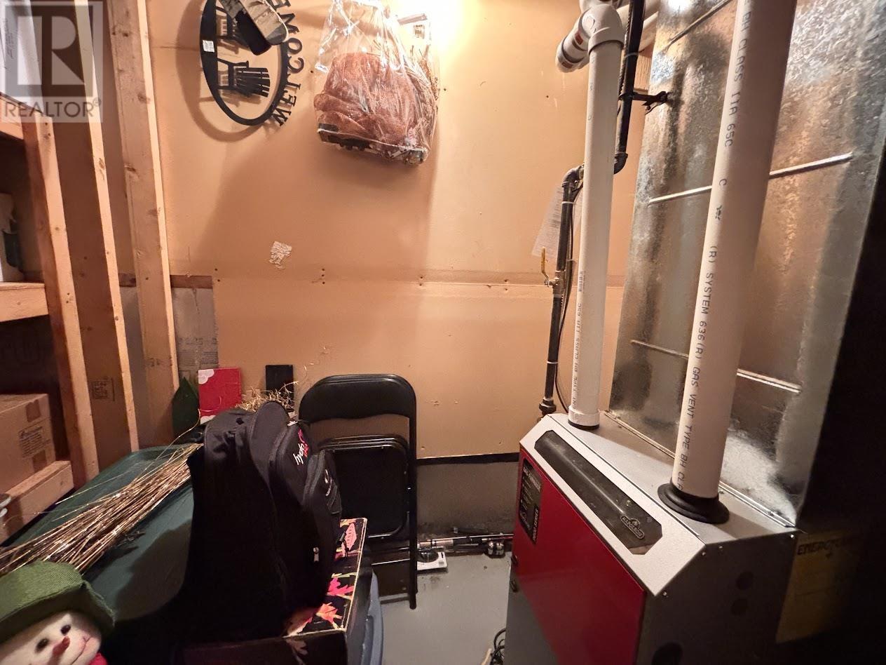 16 Matachewan RD - 30