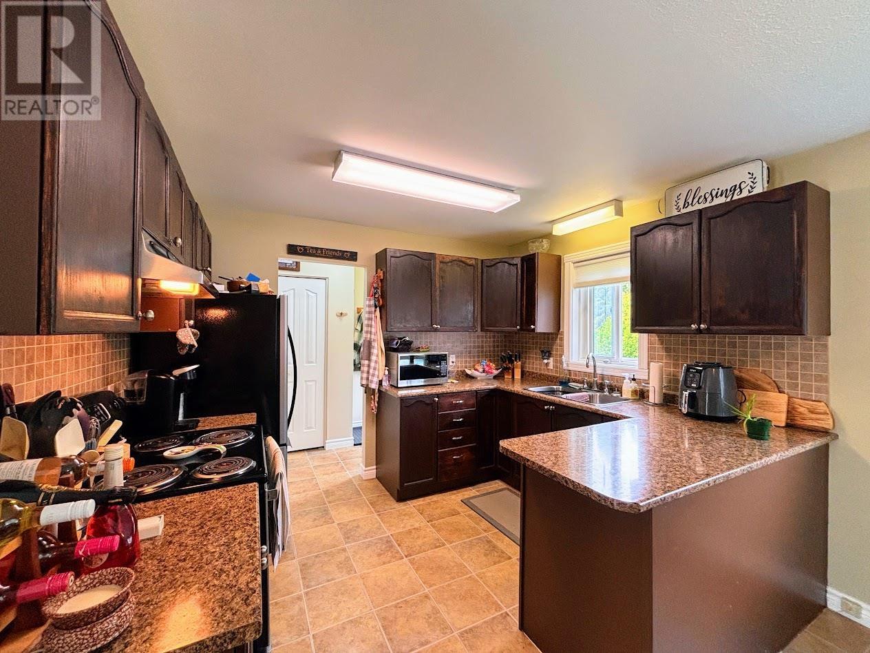 16 Matachewan RD - 8