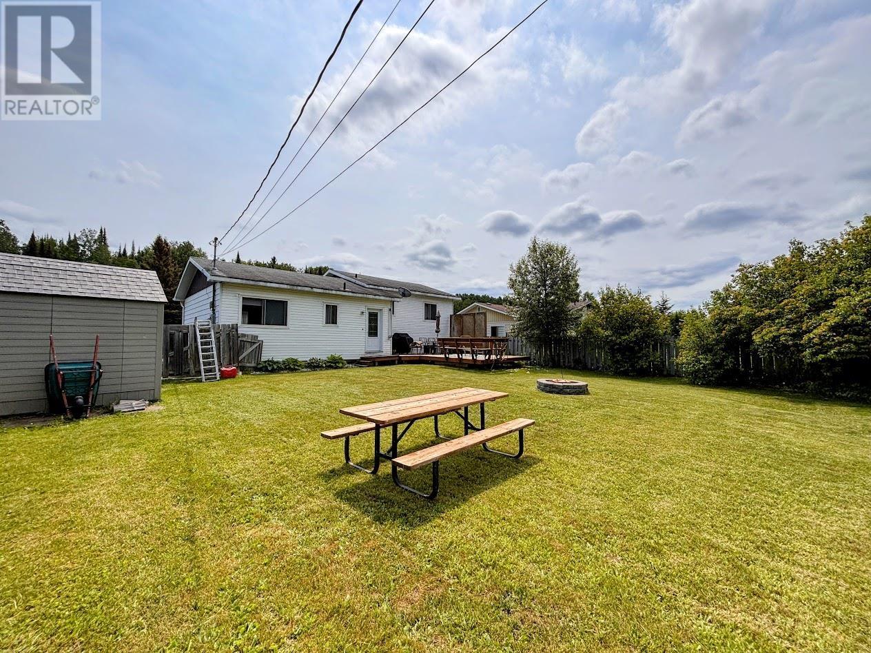 16 Matachewan RD - 33
