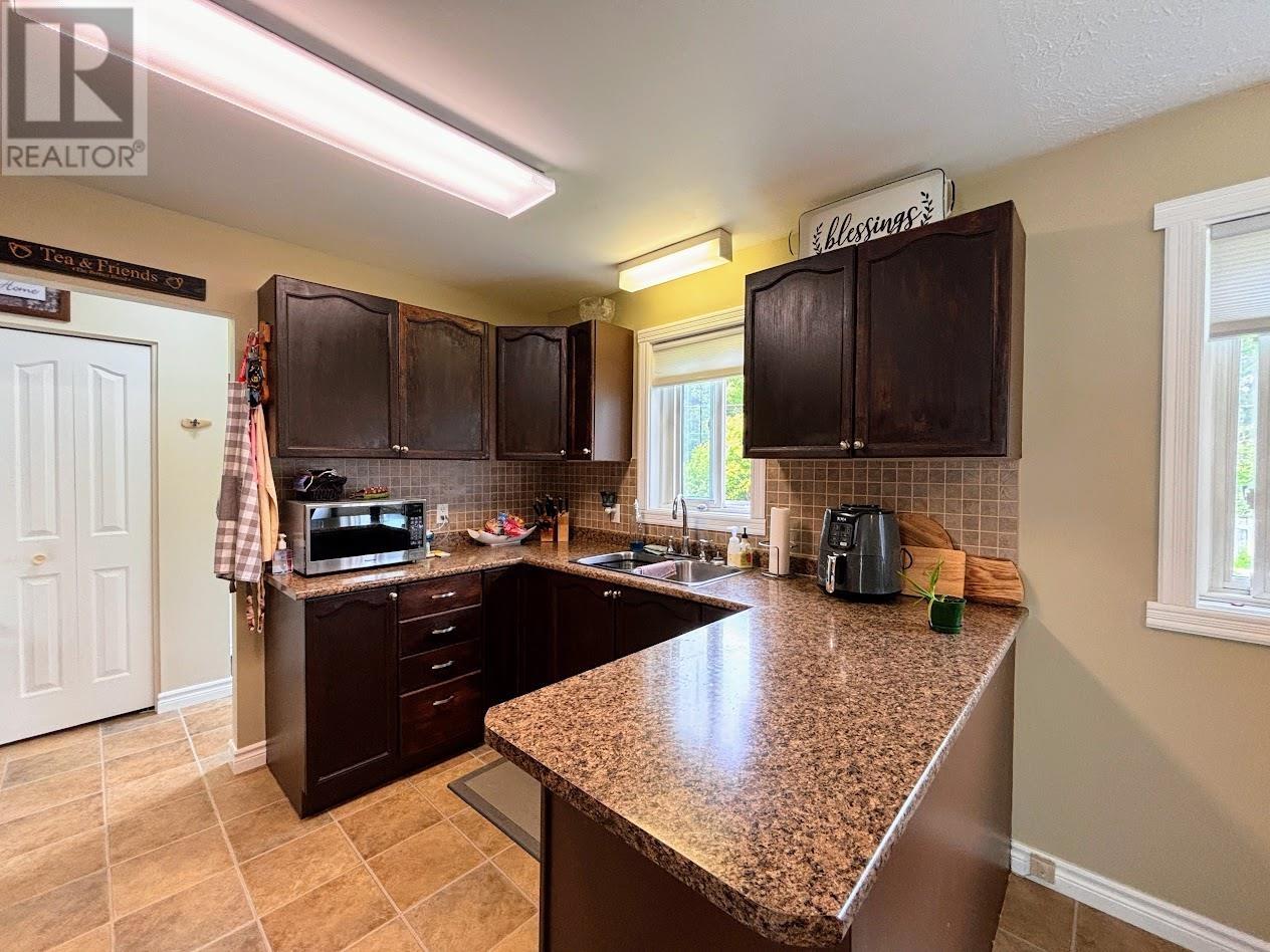 16 Matachewan RD - 9