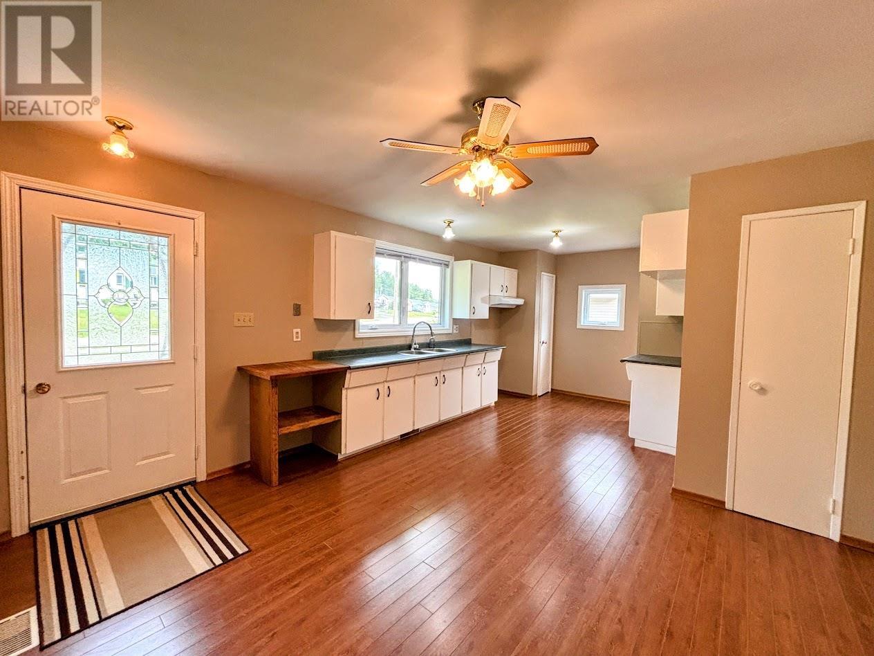 62 Redwing AVE - 5