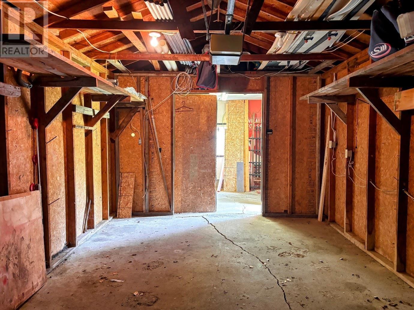 62 Redwing AVE - 38