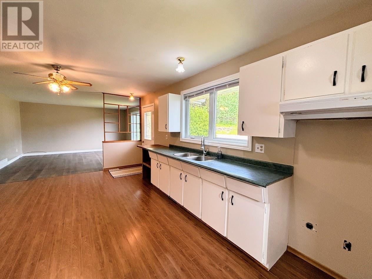 62 Redwing AVE - 6
