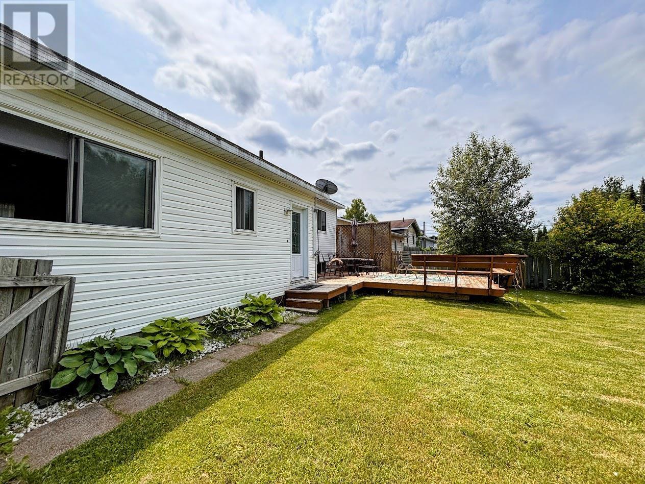 16 Matachewan RD - 36