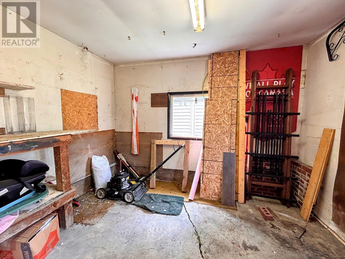 62 Redwing AVE - 39
