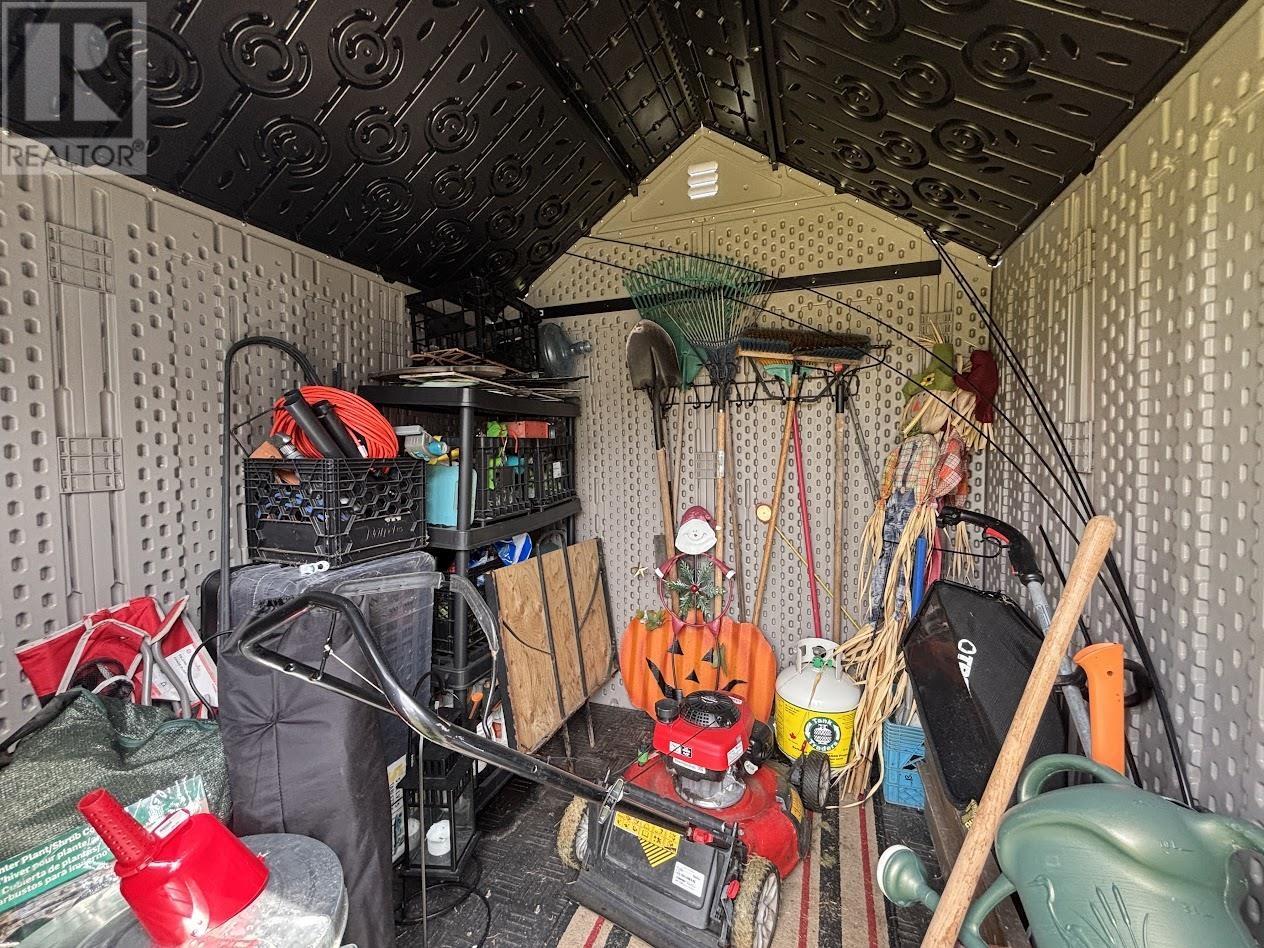 16 Matachewan RD - 38