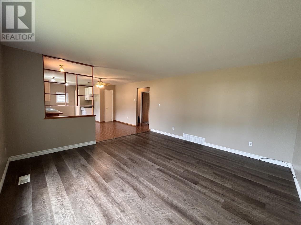 62 Redwing AVE - 4