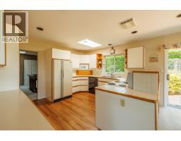 Sunroom - 10502 Jocelyn Pl, Sidney, BC V8L2P5 Photo 7