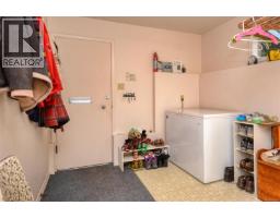 10502 Jocelyn Pl, Sidney, BC V8L2P5 Photo 38