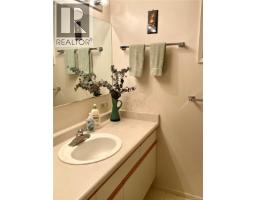 10502 Jocelyn Pl, Sidney, BC V8L2P5 Photo 35