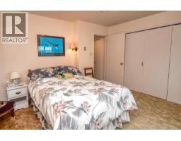 10502 Jocelyn Pl, Sidney, BC V8L2P5 Photo 37