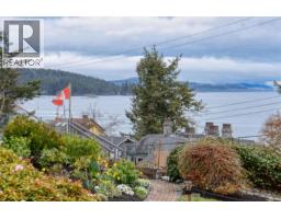 Ensuite - 10502 Jocelyn Pl, Sidney, BC V8L2P5 Photo 10