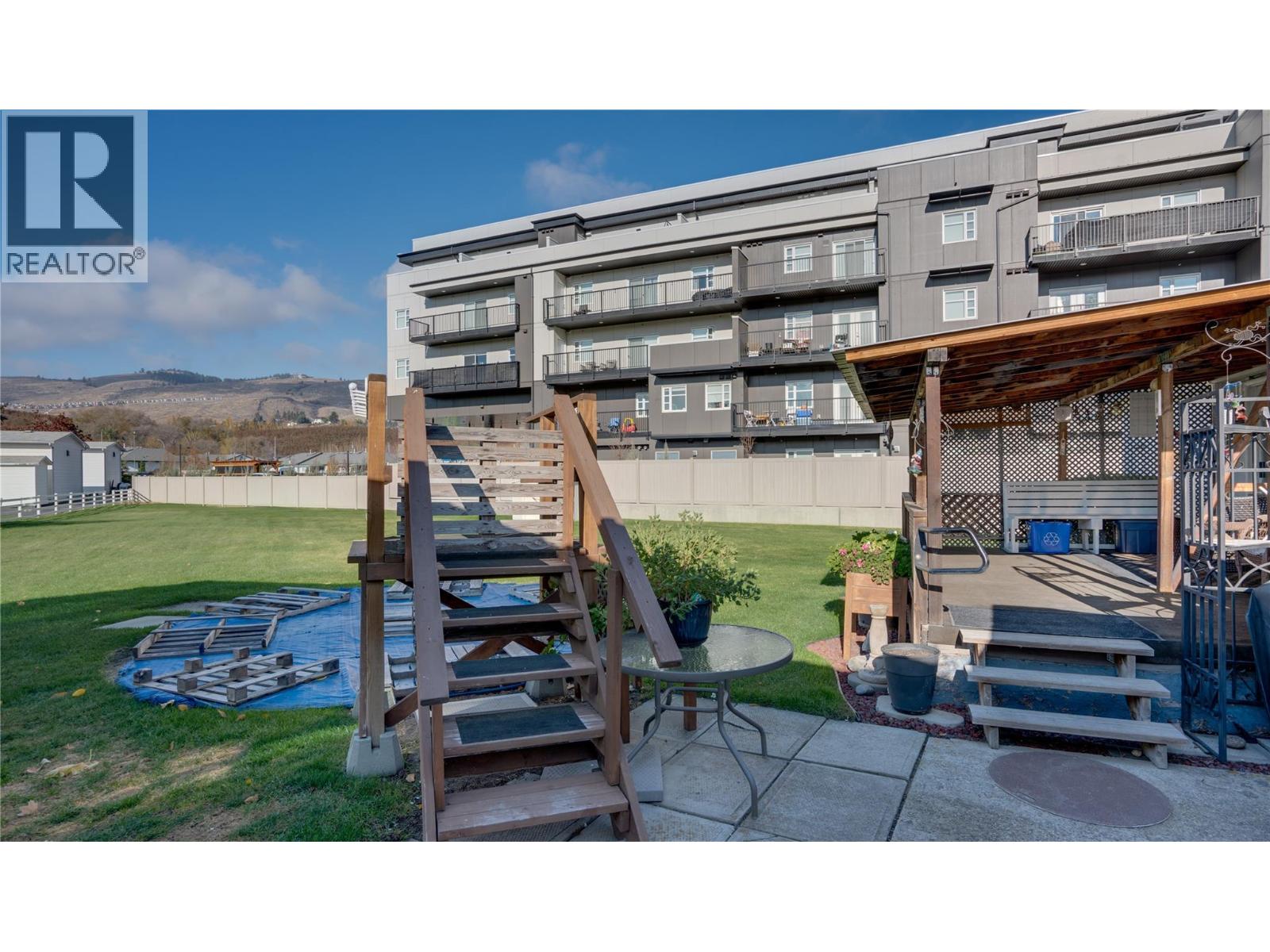 5595 27 Avenue - 10