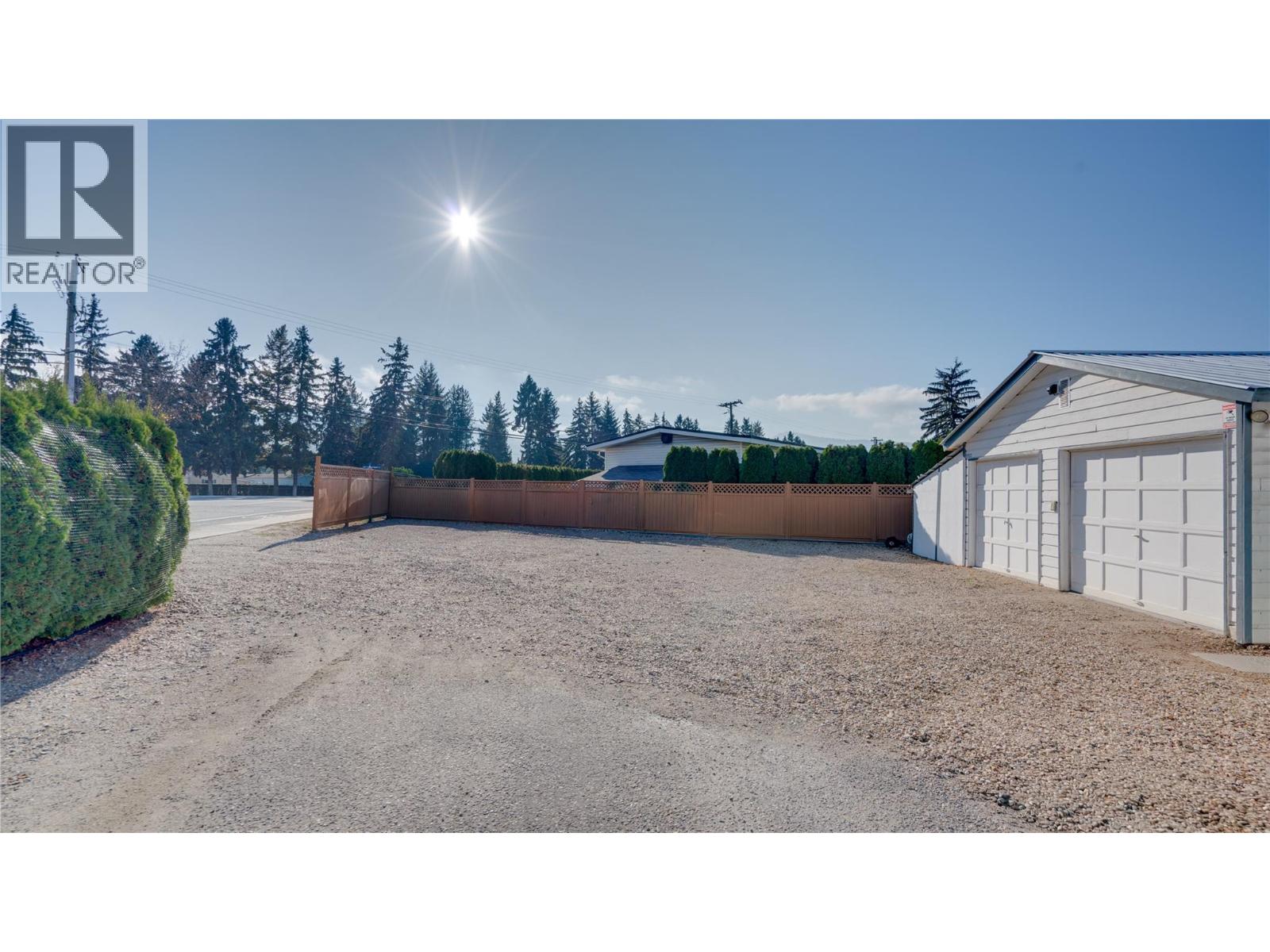 5595 27 Avenue - 4