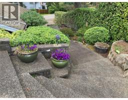 10502 Jocelyn Pl, Sidney, BC V8L2P5 Photo 55