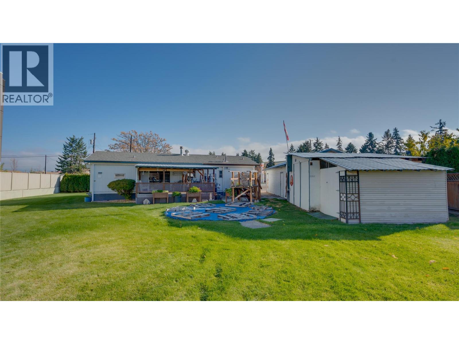 5595 27 Avenue - 13