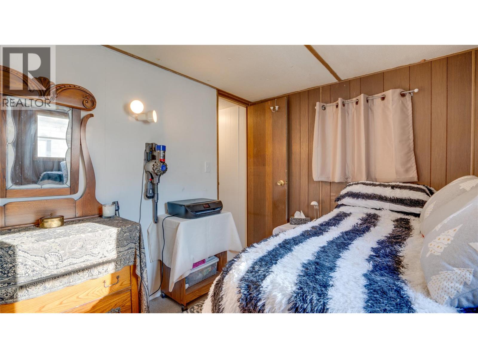 5595 27 Avenue - 29