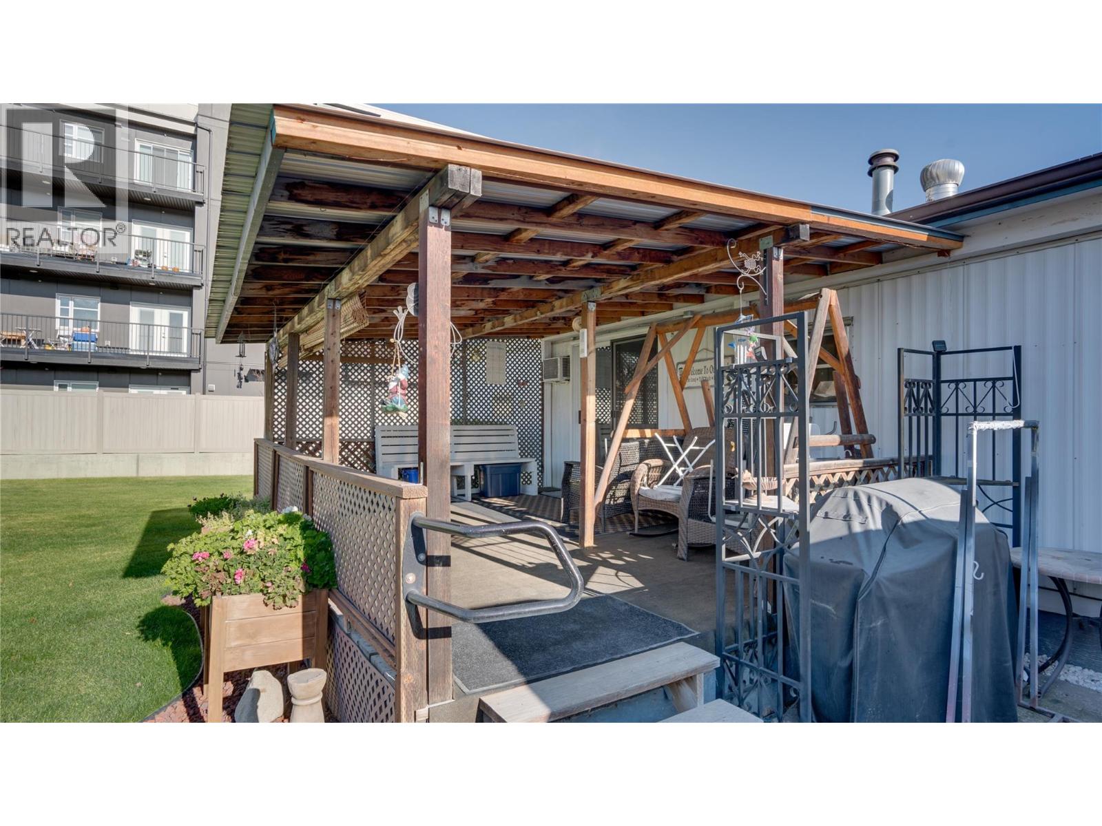 5595 27 Avenue - 11