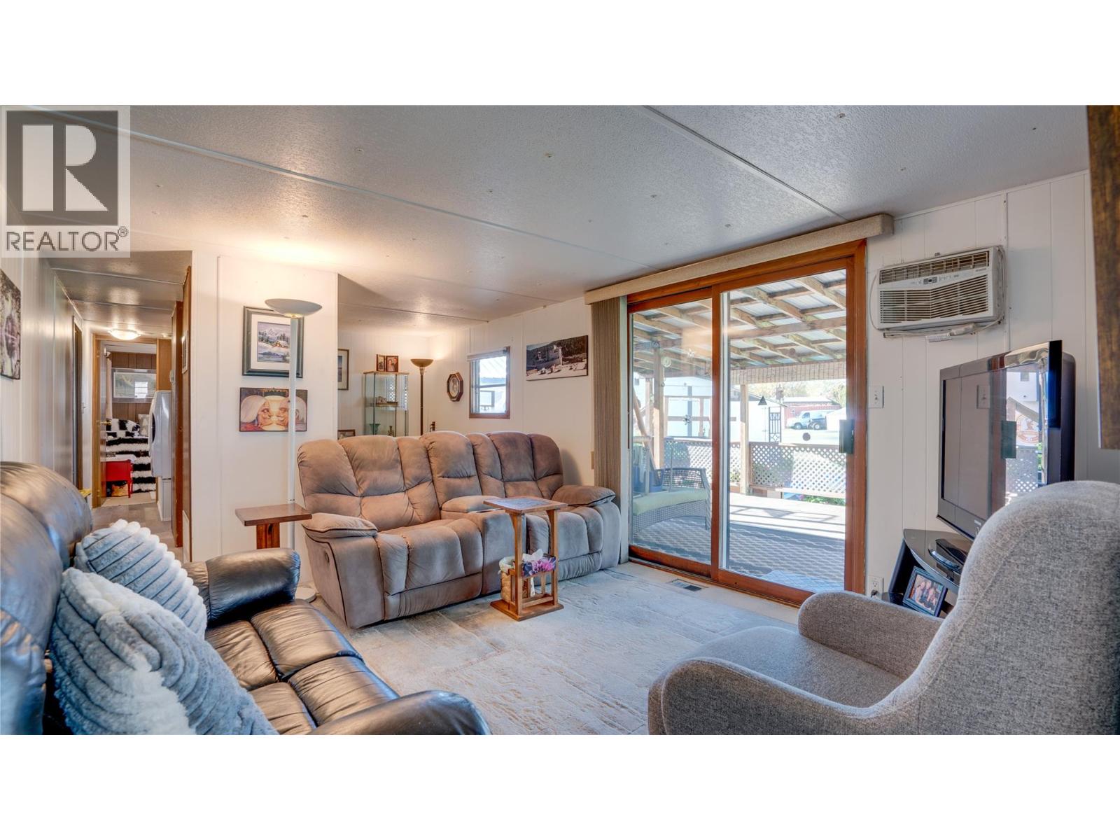 5595 27 Avenue - 32