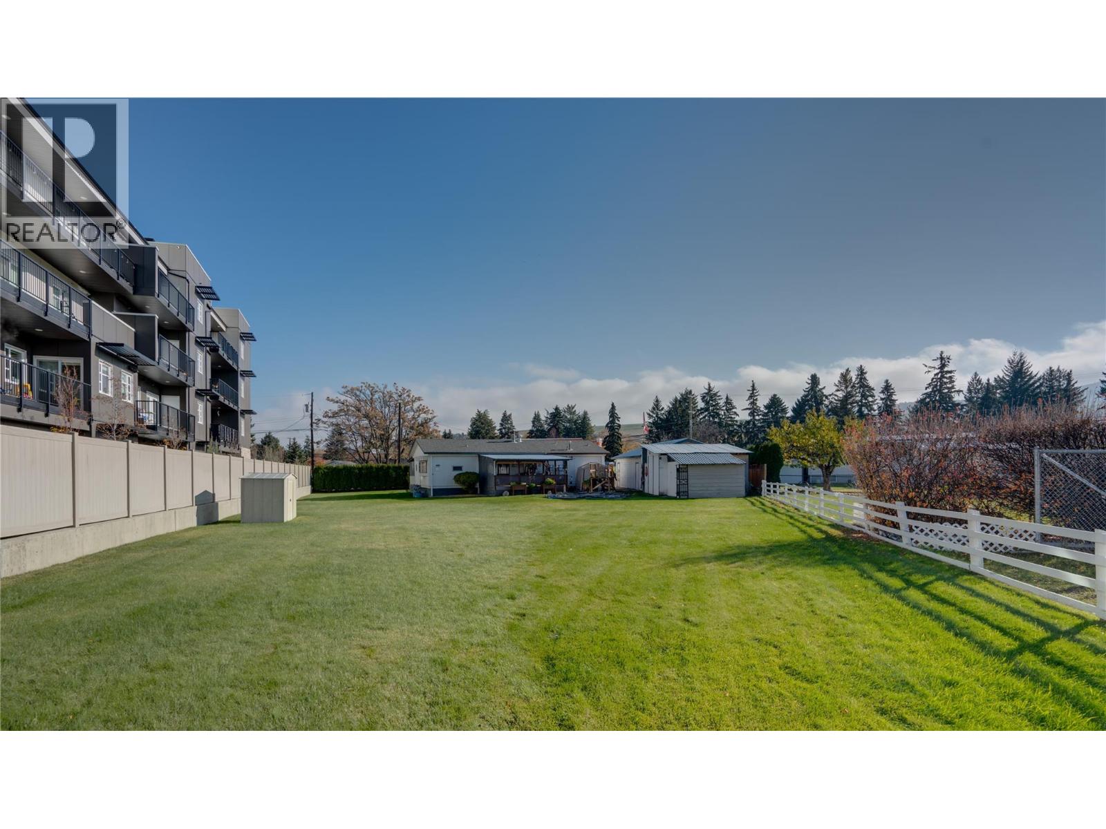 5595 27 Avenue - 34