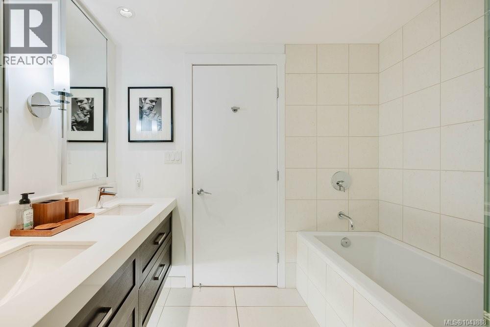 #214 999 Burdett Ave - 18