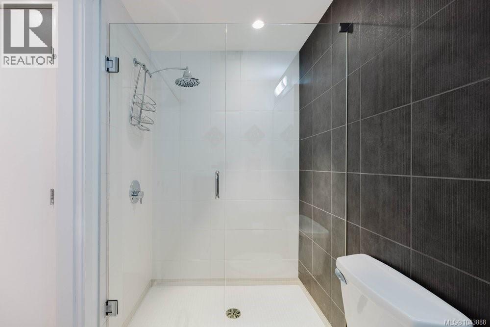 #214 999 Burdett Ave - 23