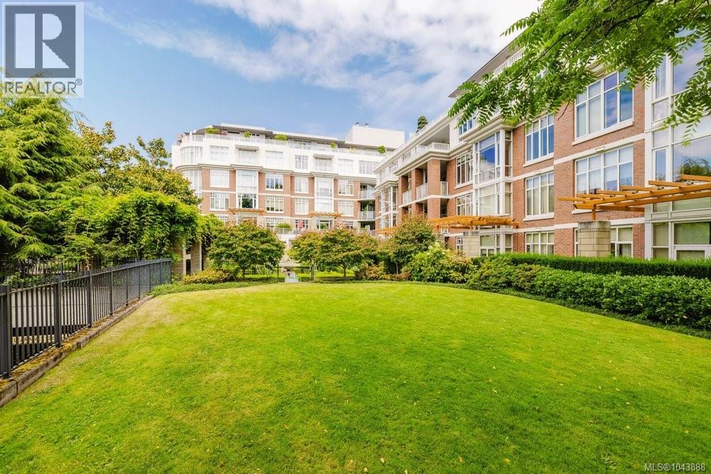 #214 999 Burdett Ave - 32