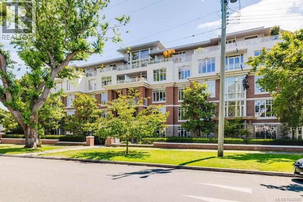 #214 999 Burdett Ave - 35