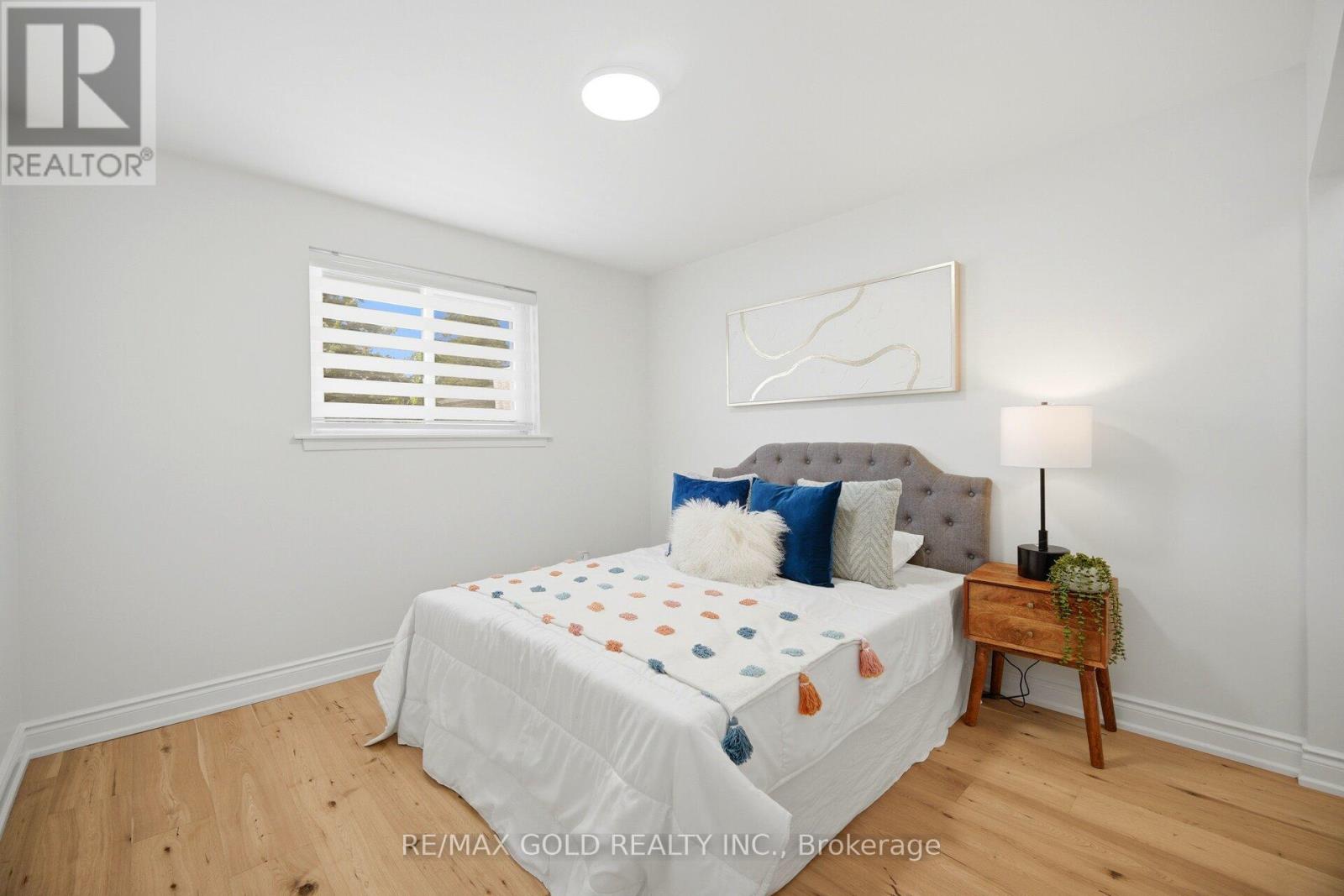 8 ATHLONE AVENUE - 18