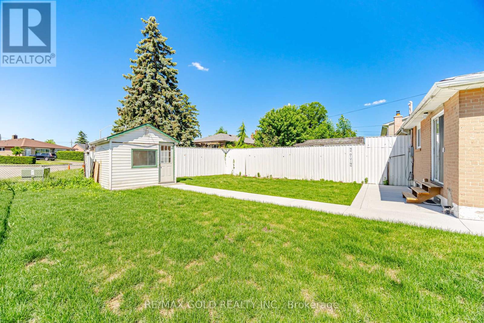 8 ATHLONE AVENUE - 44