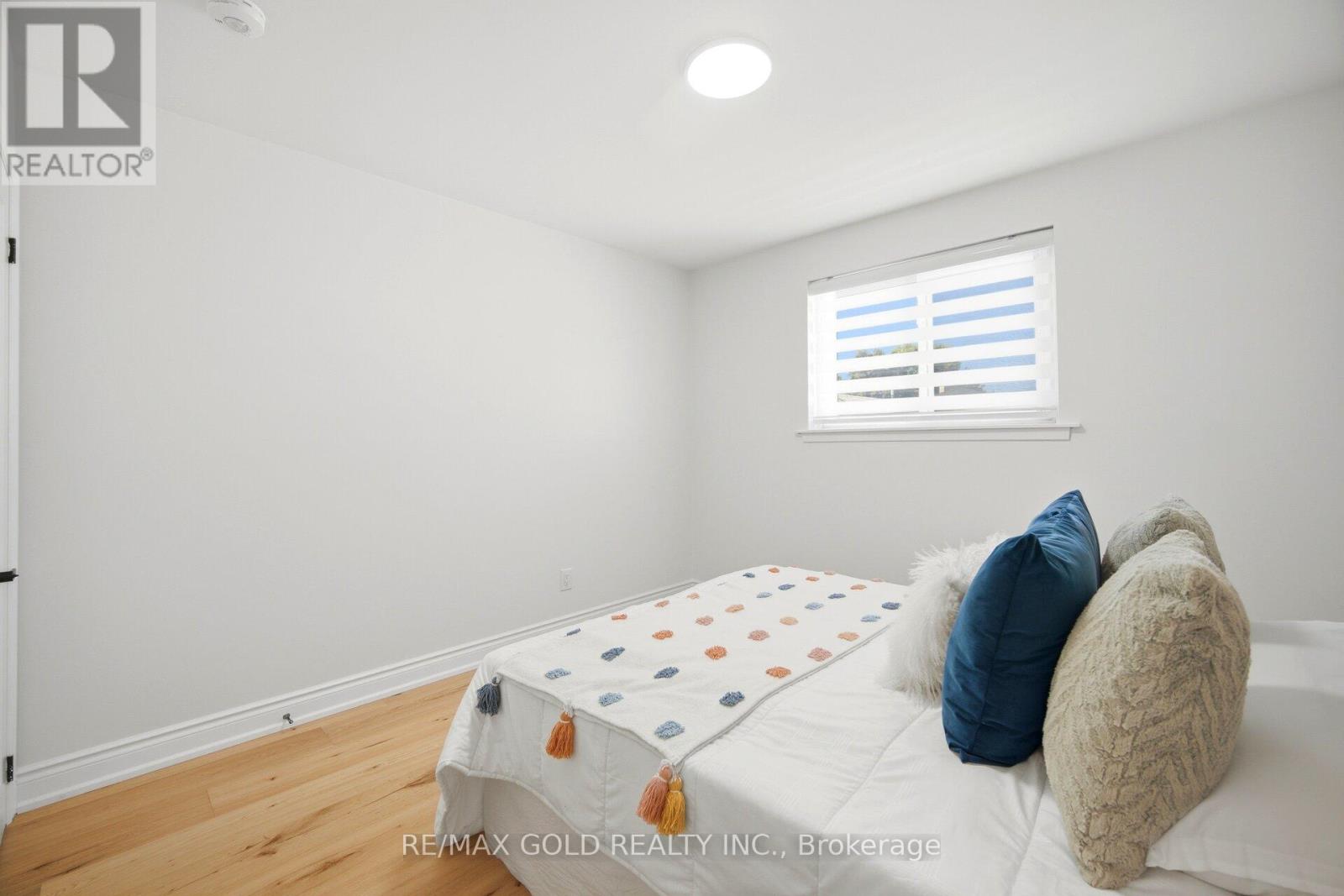 8 ATHLONE AVENUE - 19