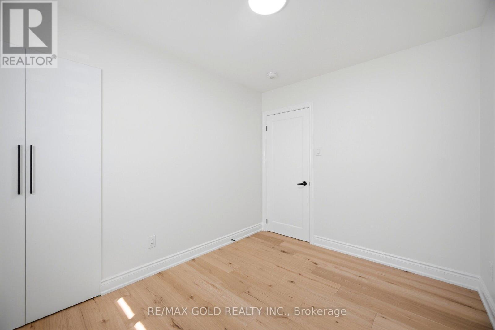 8 ATHLONE AVENUE - 25