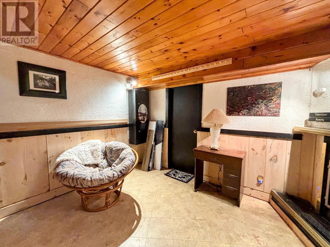 64 Hemlo DR - 23