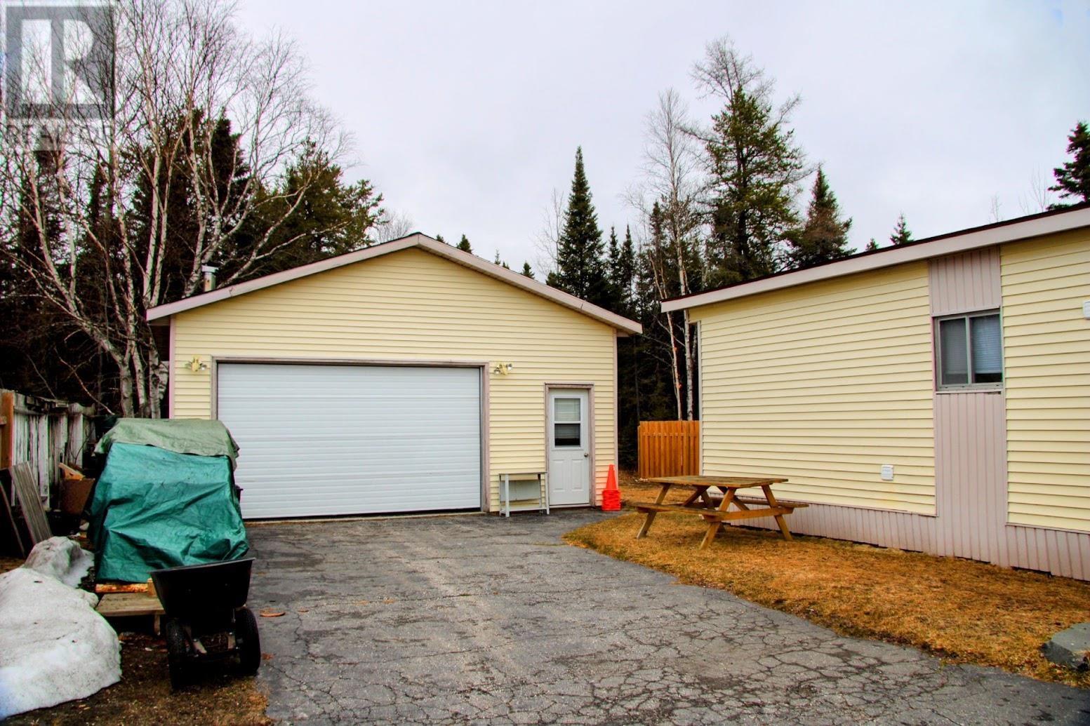 25 Coveney ST - 27