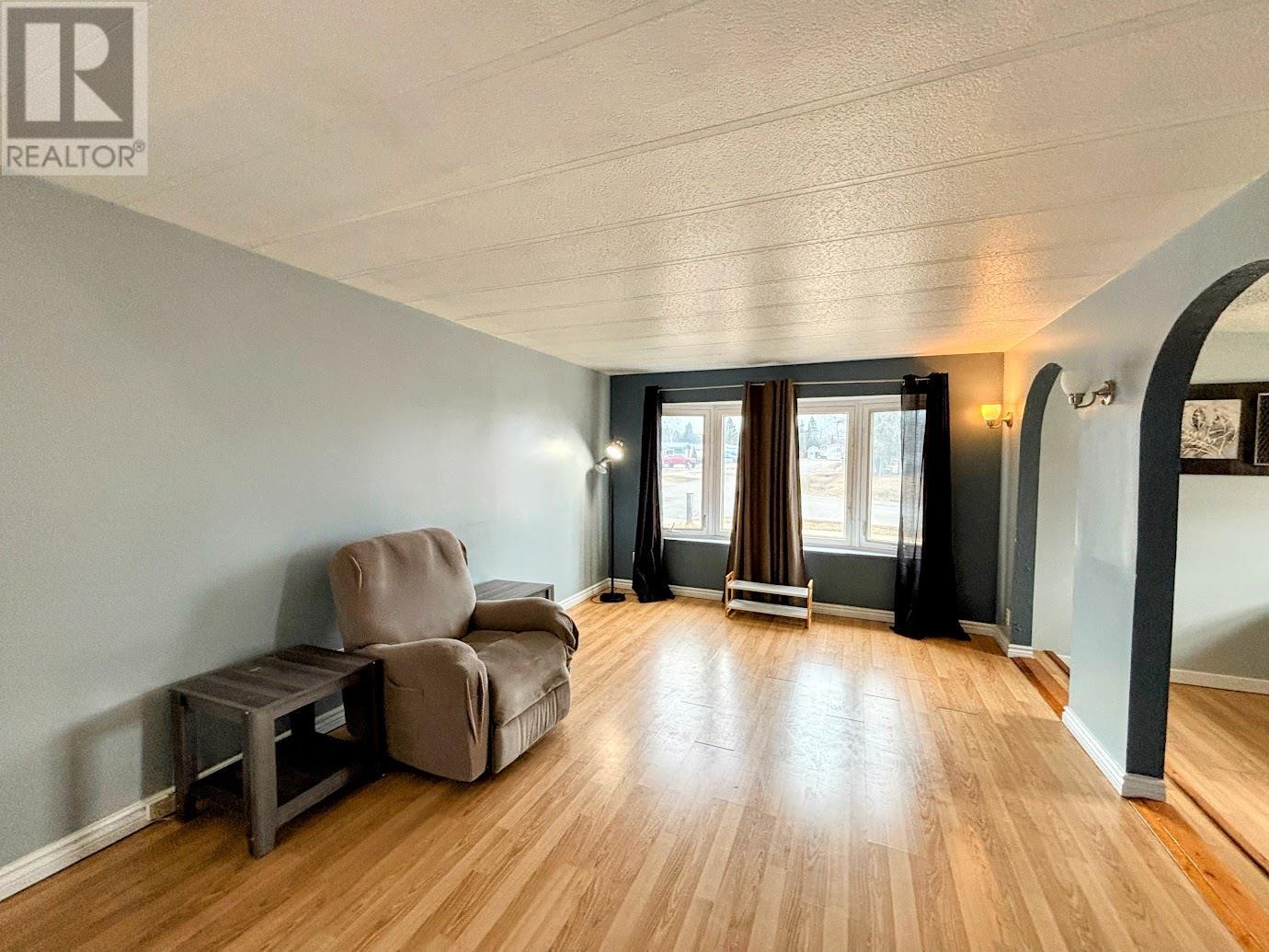 25 Coveney ST - 6