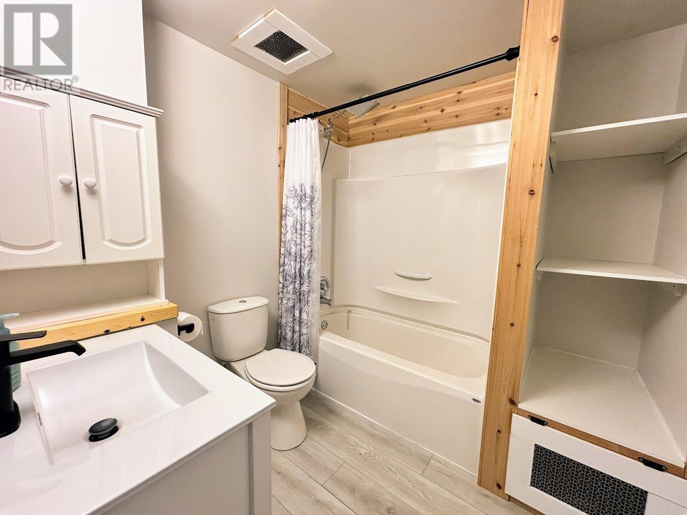 54 Jackson CRES - 18