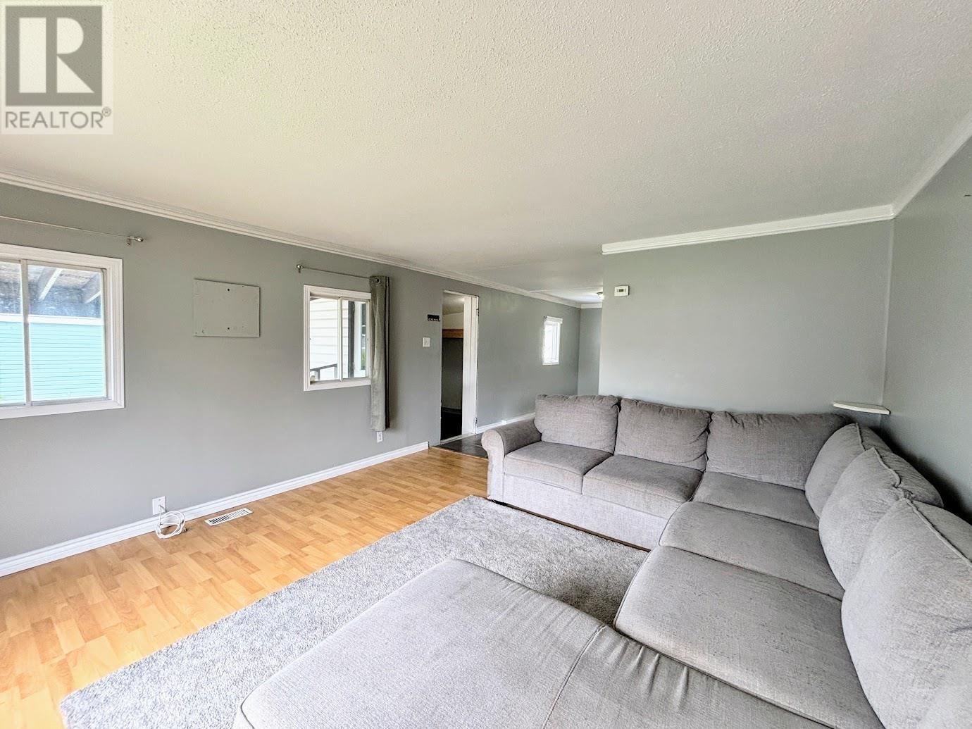 54 Jackson CRES - 4