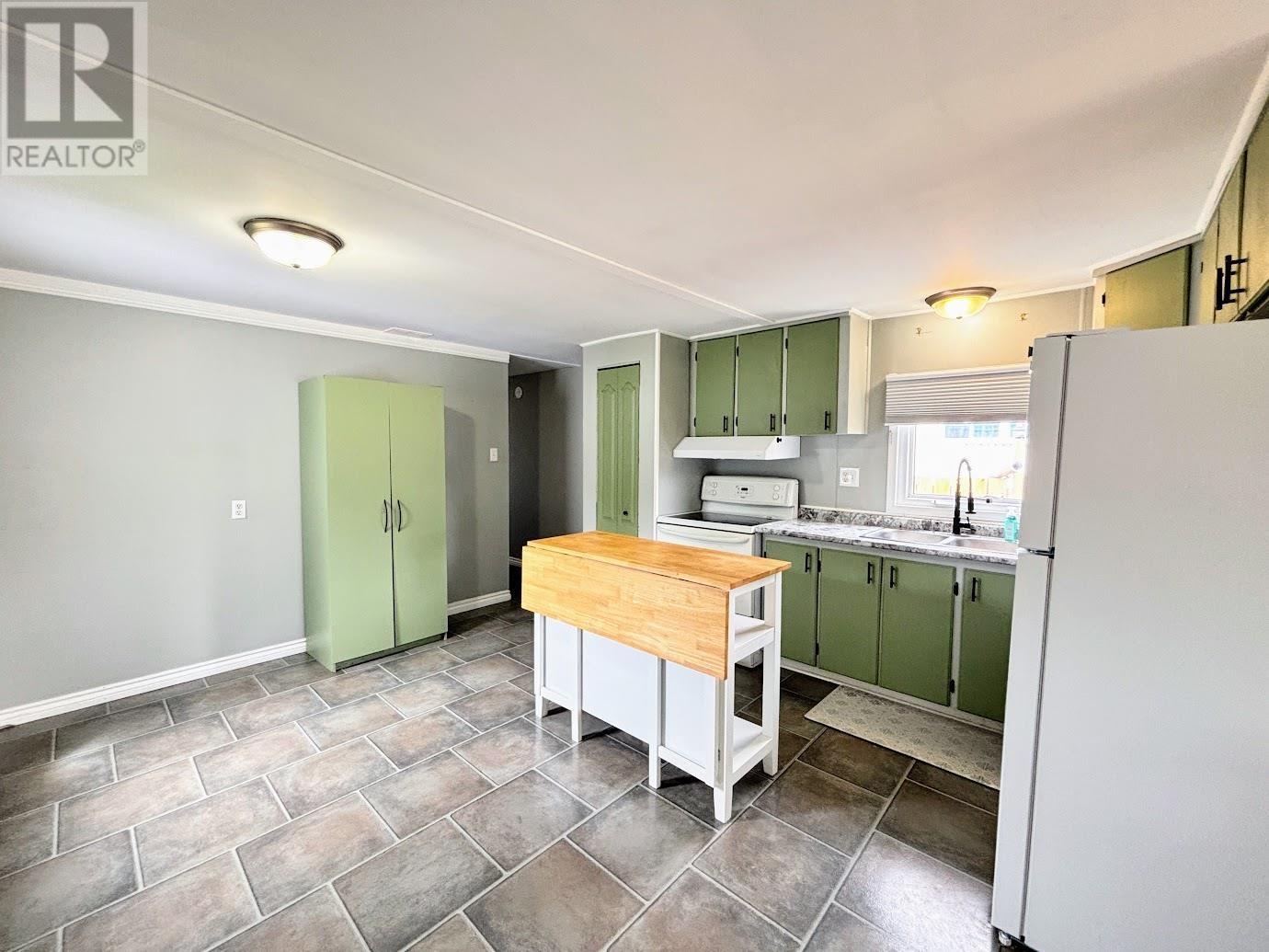 54 Jackson CRES - 5