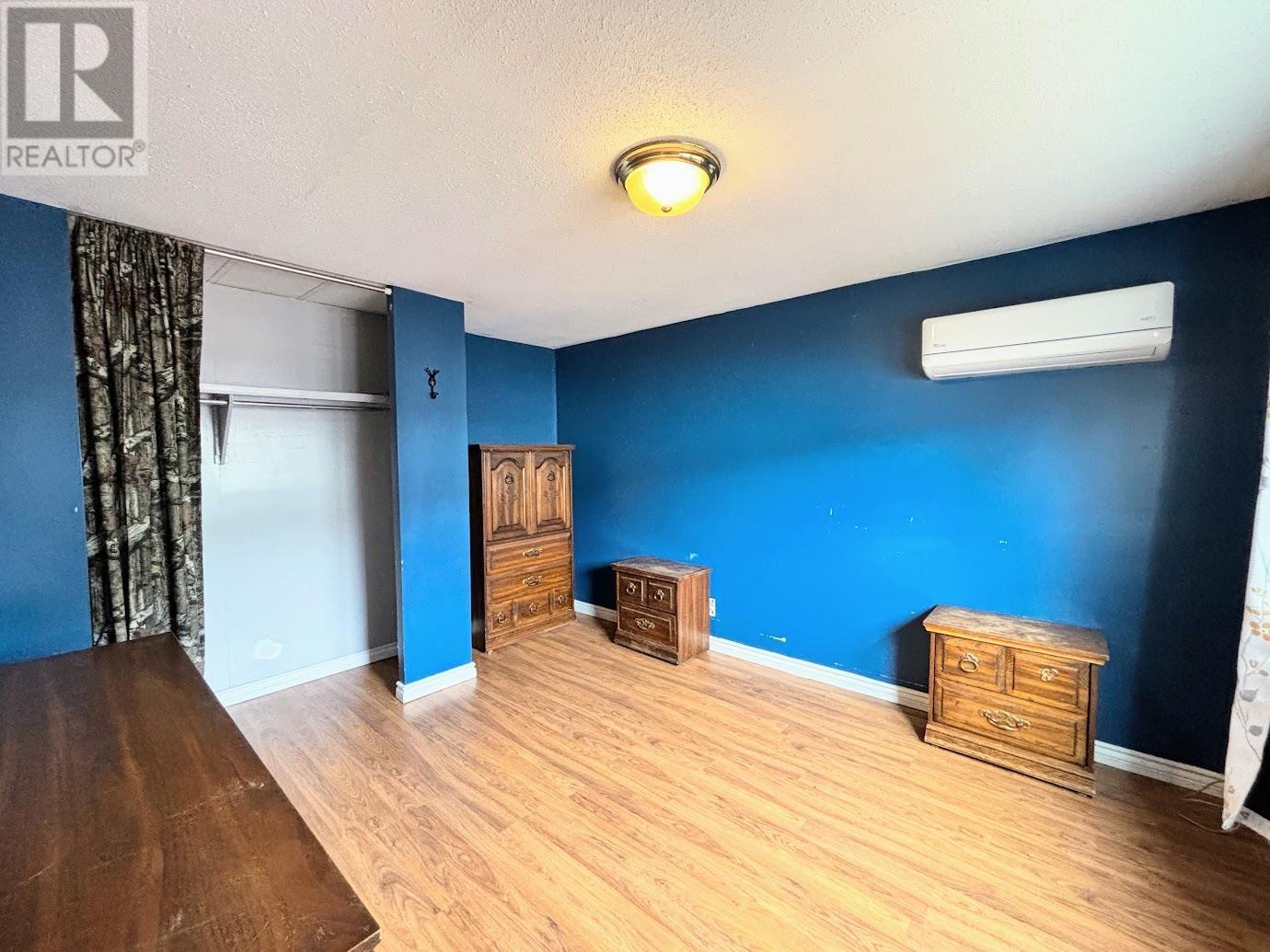 54 Jackson CRES - 13