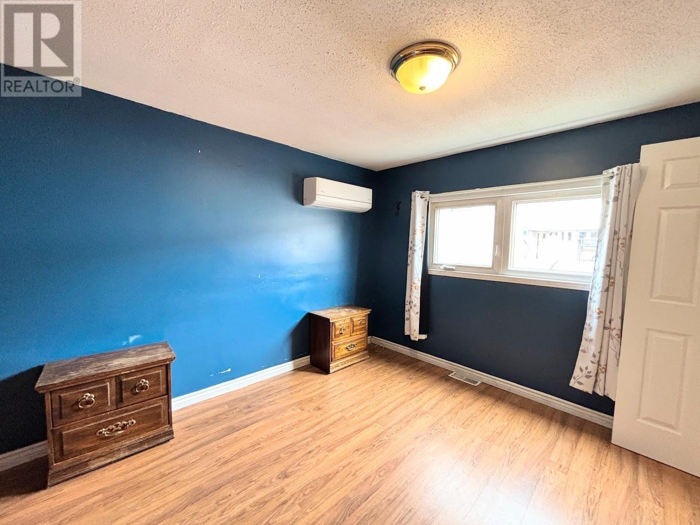 54 Jackson CRES - 14