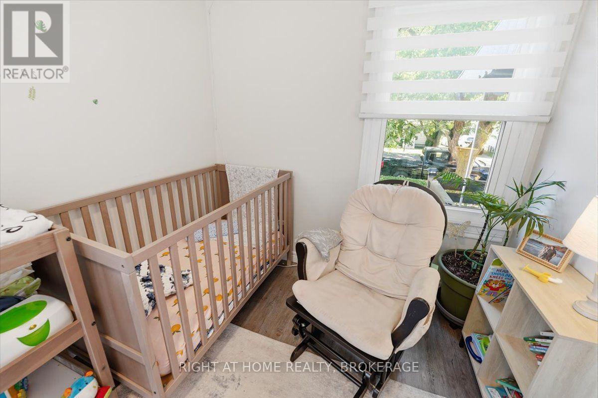 63 PLYMOUTH AVENUE - 21